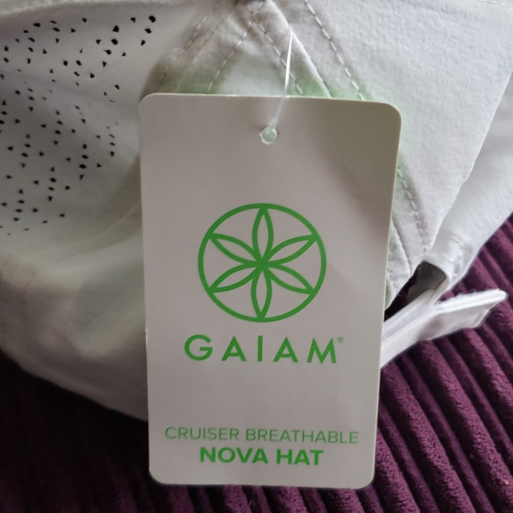 GAIAM White Cruiser Breathable Hat